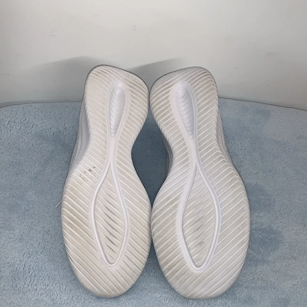 Skechers air, cold memory foam sneakers